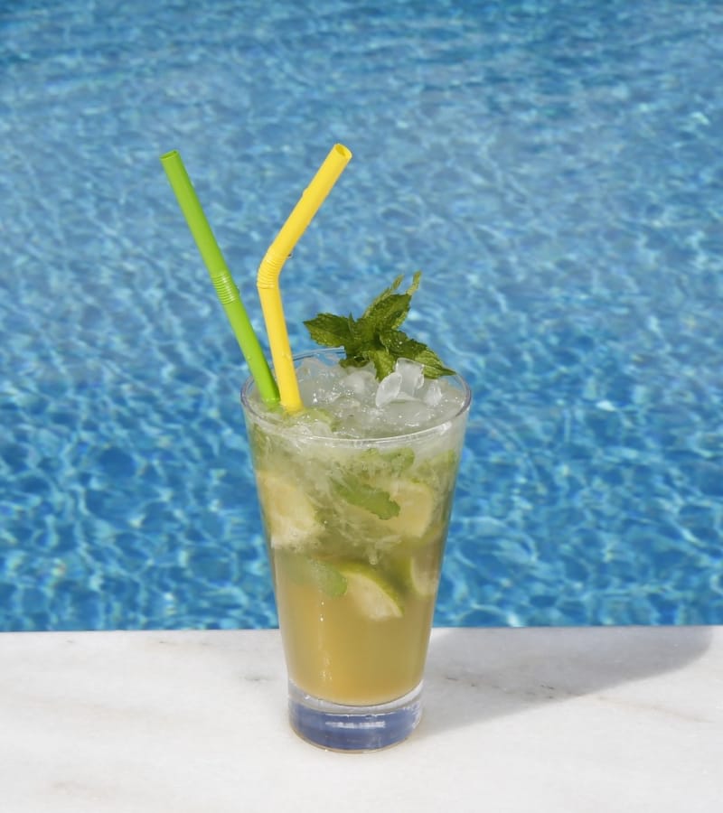 cocktails-by-the-pool