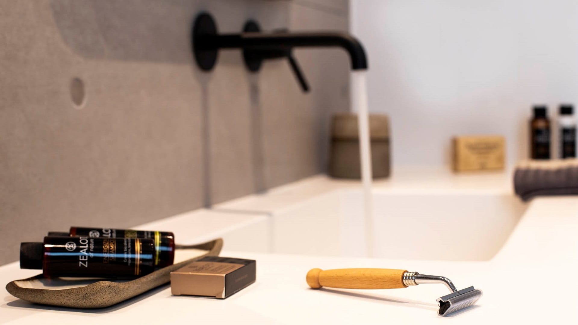 Junior-Suite-Heated-Jacuzzi-12