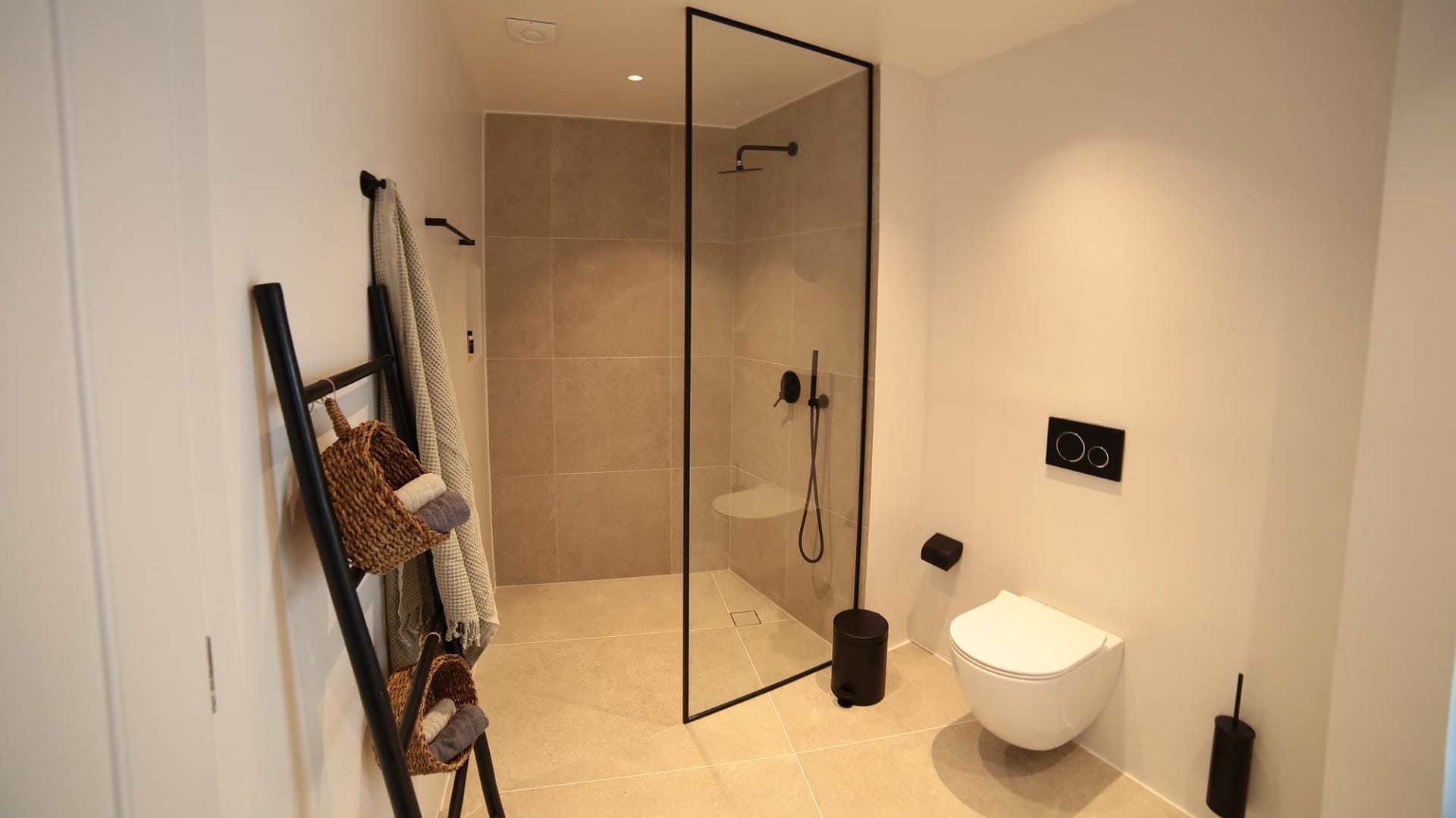 Junior-Suite-Heated-Jacuzzi-12