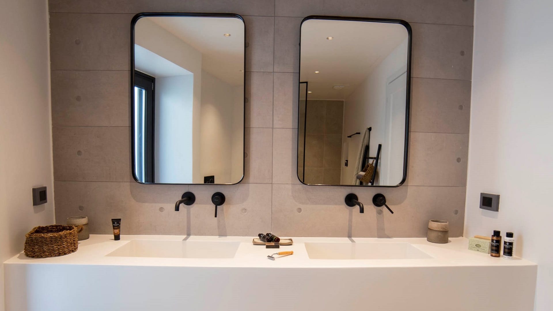 Junior-Suite-Private-Pool-11