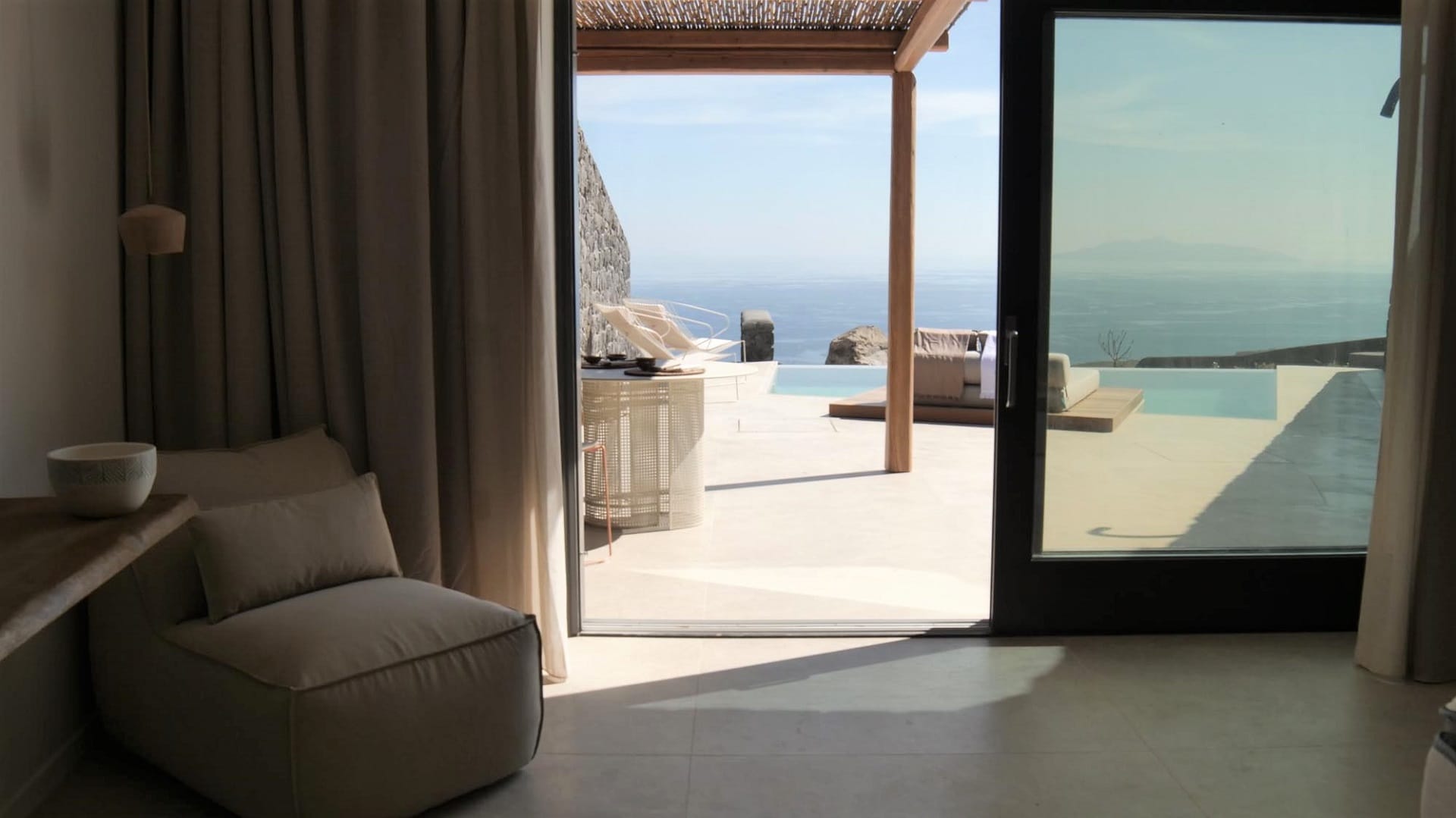 Junior-Suite-Private-Pool-11