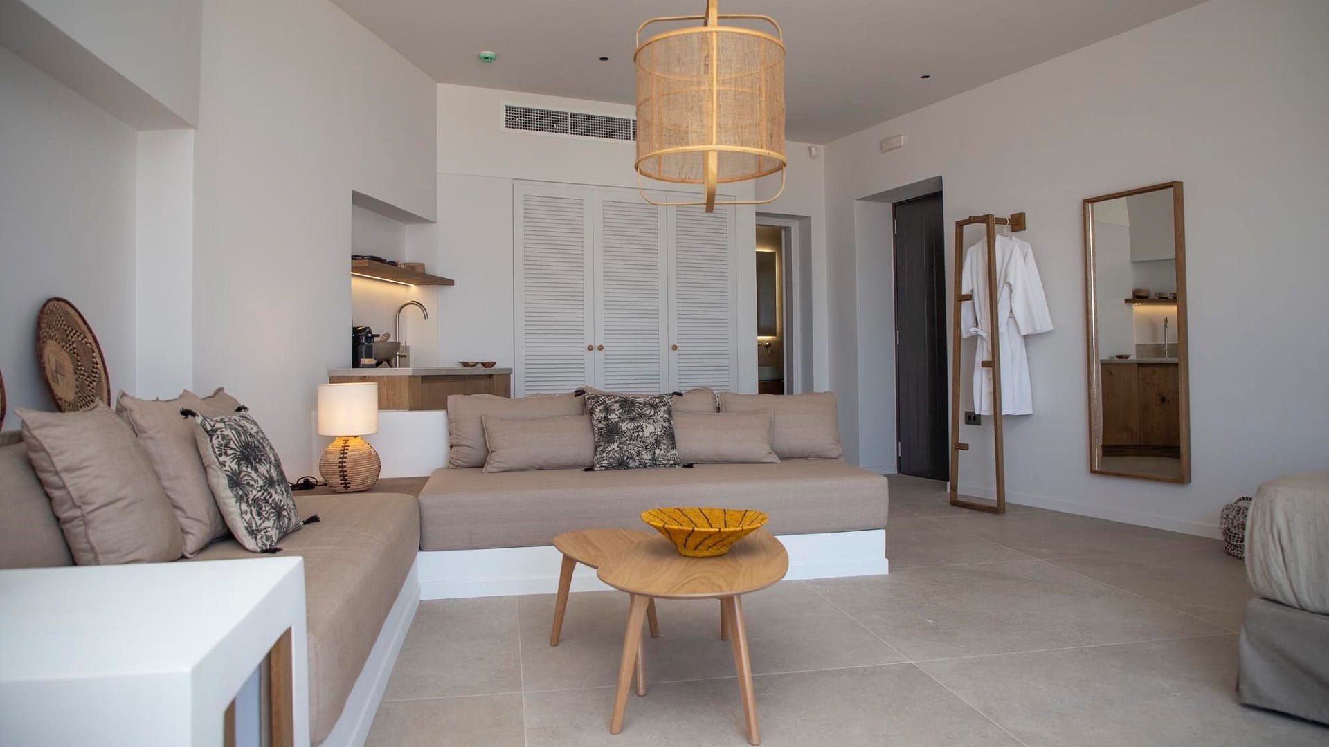 Superior-Suite-Private-Pool-18