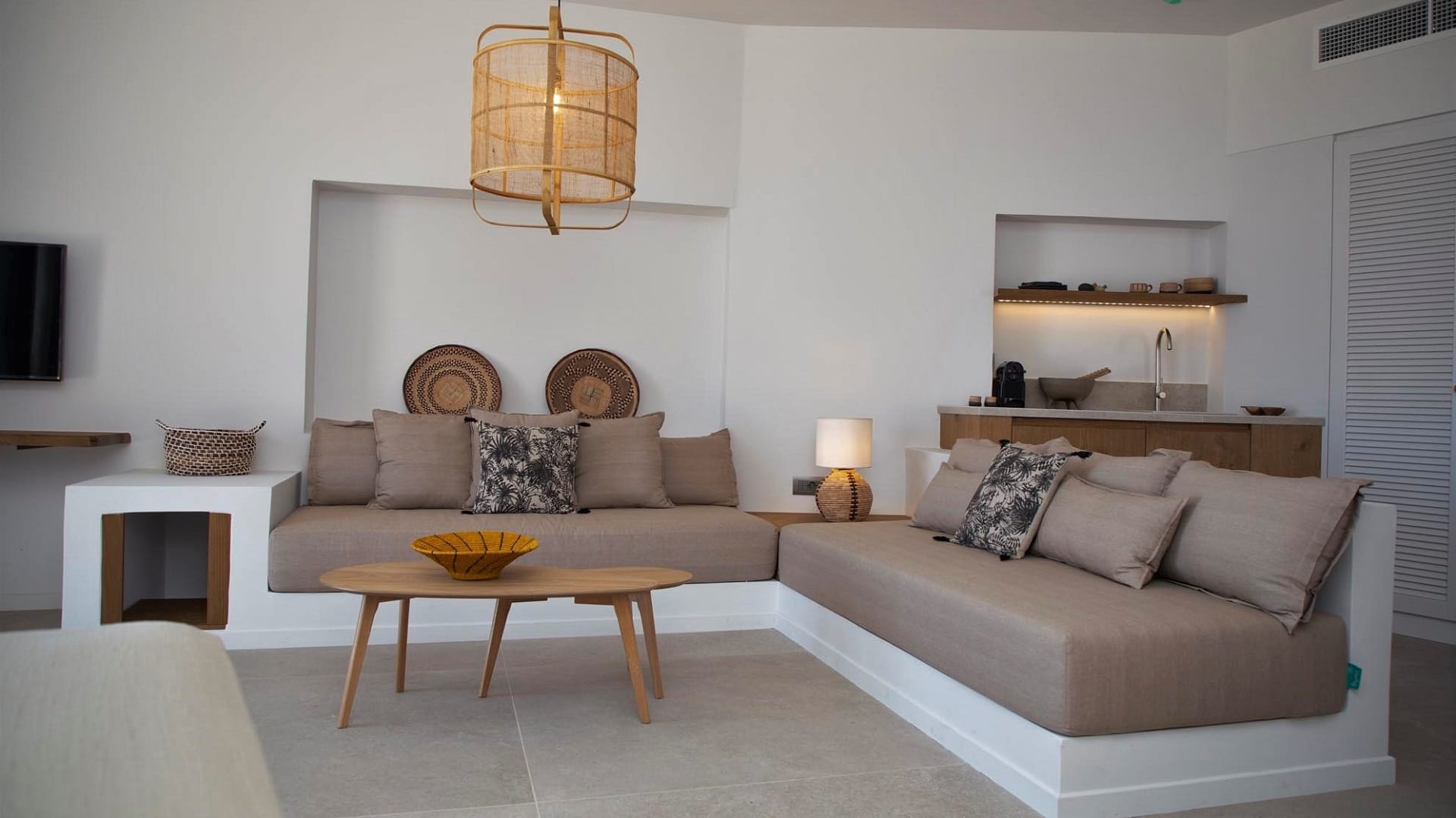 Superior-Suite-Private-Pool-18